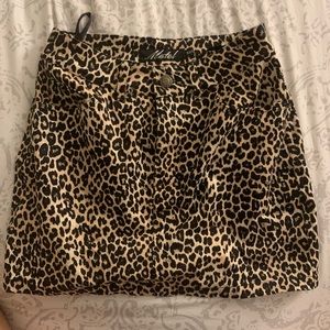 MOTEL barely worn leopard sexy mini skirt